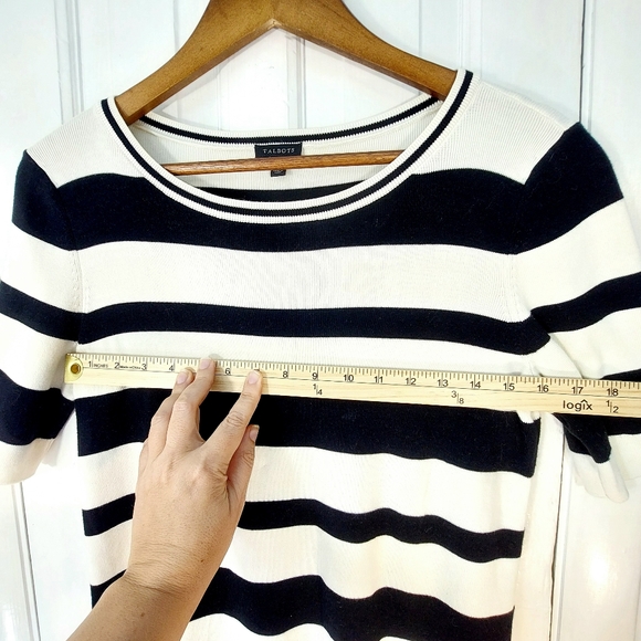 Talbots Black & White Scoop Neck Top w/ Tabbed Sleeves & Buttons Sz M - Picture 9 of 11